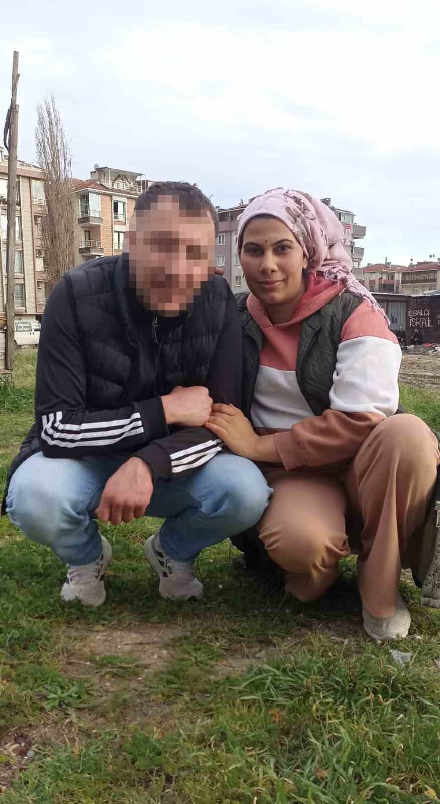 Bahçelievler’de otel odasında öldürülen genç kadının cenazesi Adli Tıp Kurumu’na kaldırıldı
Bahçelievler’de otel odasında öldürülen genç kadının cenazesi Adli Tıp Kurumu’na kaldırıldı