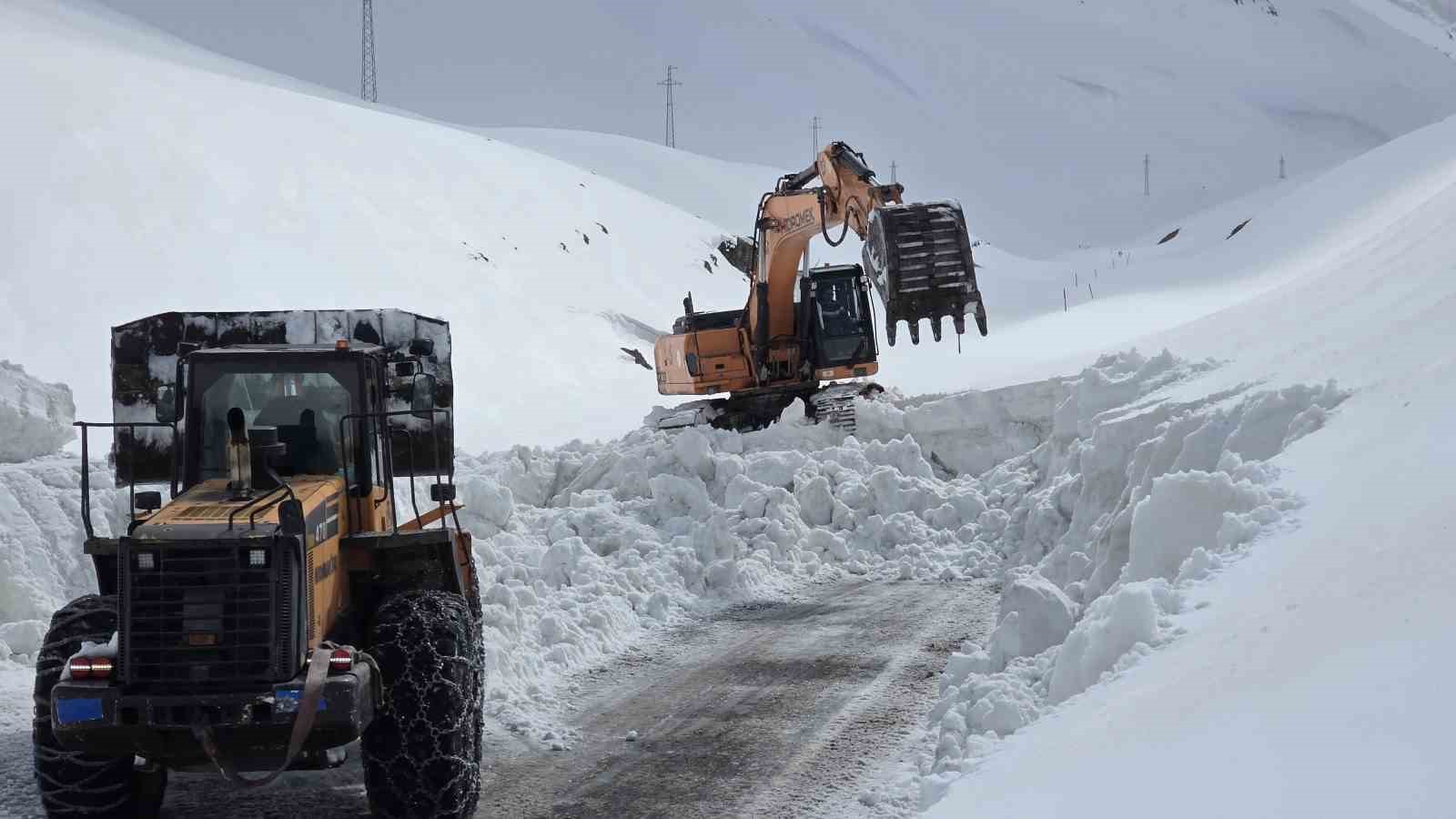 Bahçesaray yolunda çalışma yeniden başladı
