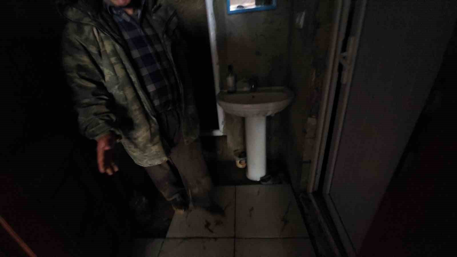 Bahçesaray’da heyelan bir eve zarar verdi
