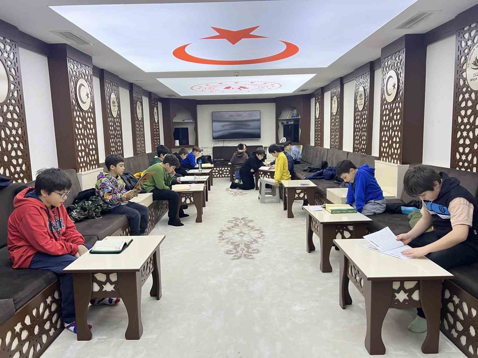 Bahçeşehir Gençlik Merkezinde Kur’an kursu kayıtları devam ediyor
