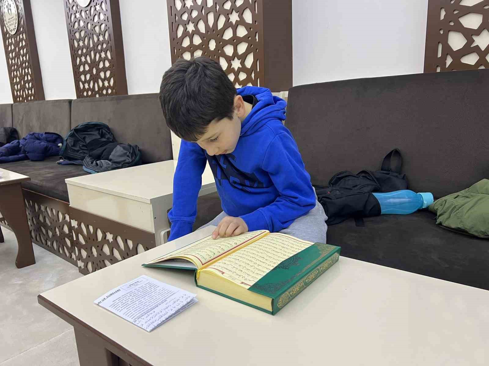 Bahçeşehir Gençlik Merkezinde Kur’an kursu kayıtları devam ediyor
