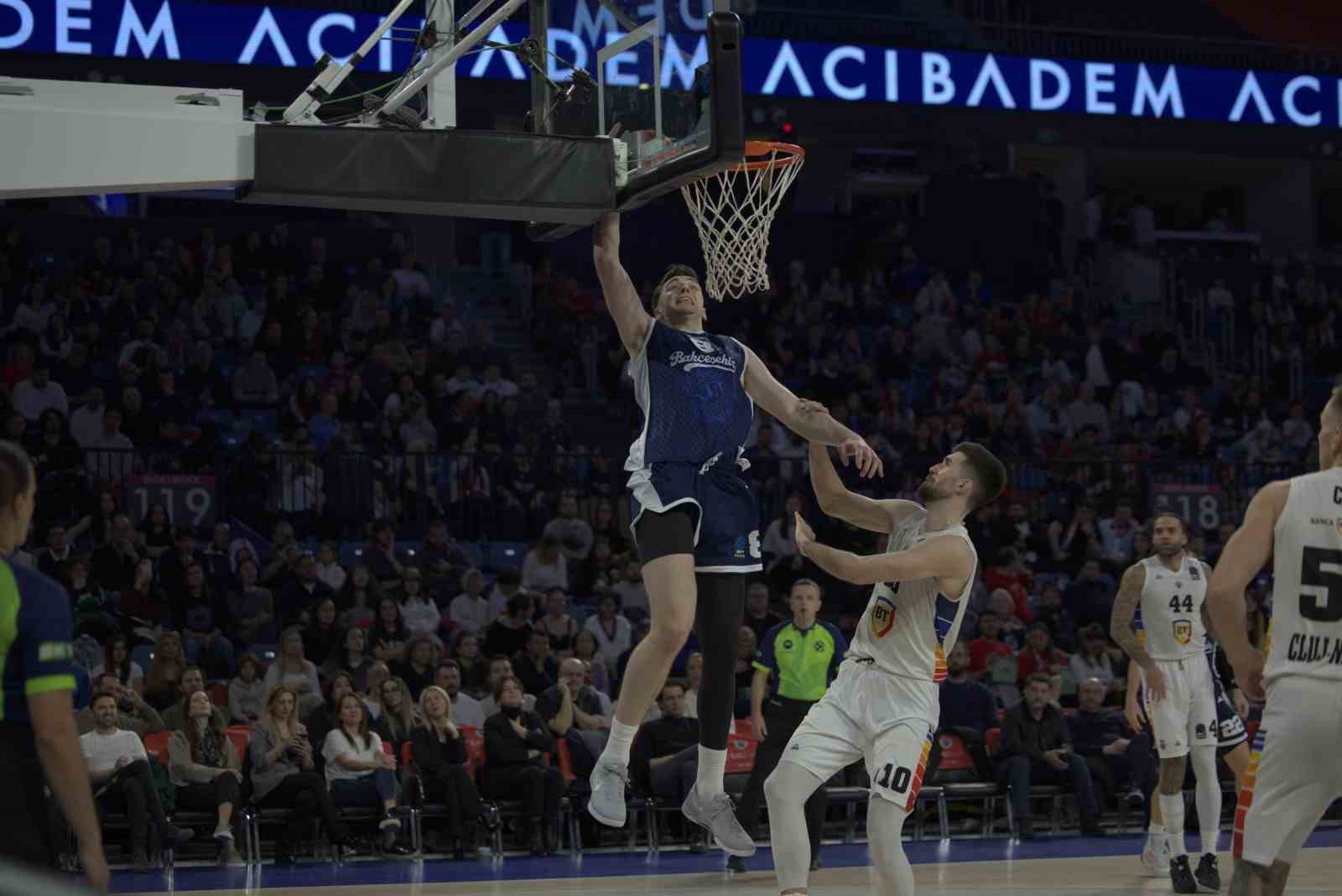 Bahçeşehir Koleji yarı finalde
