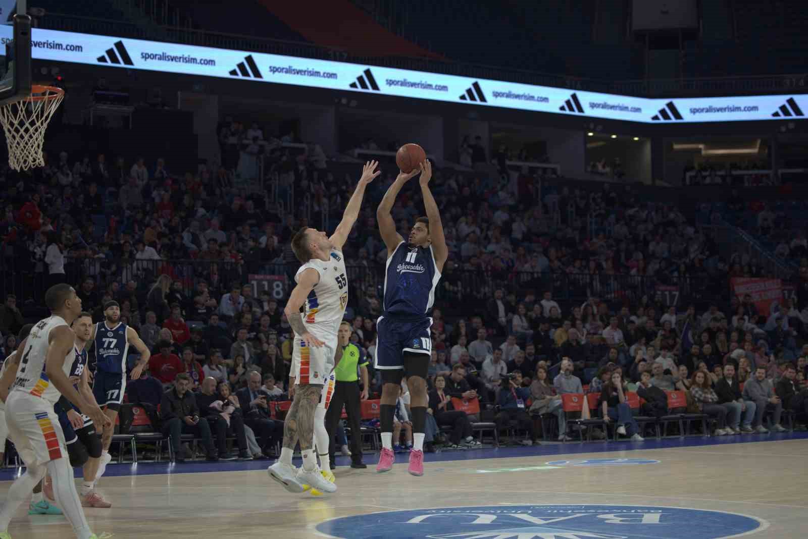 Bahçeşehir Koleji yarı finalde
