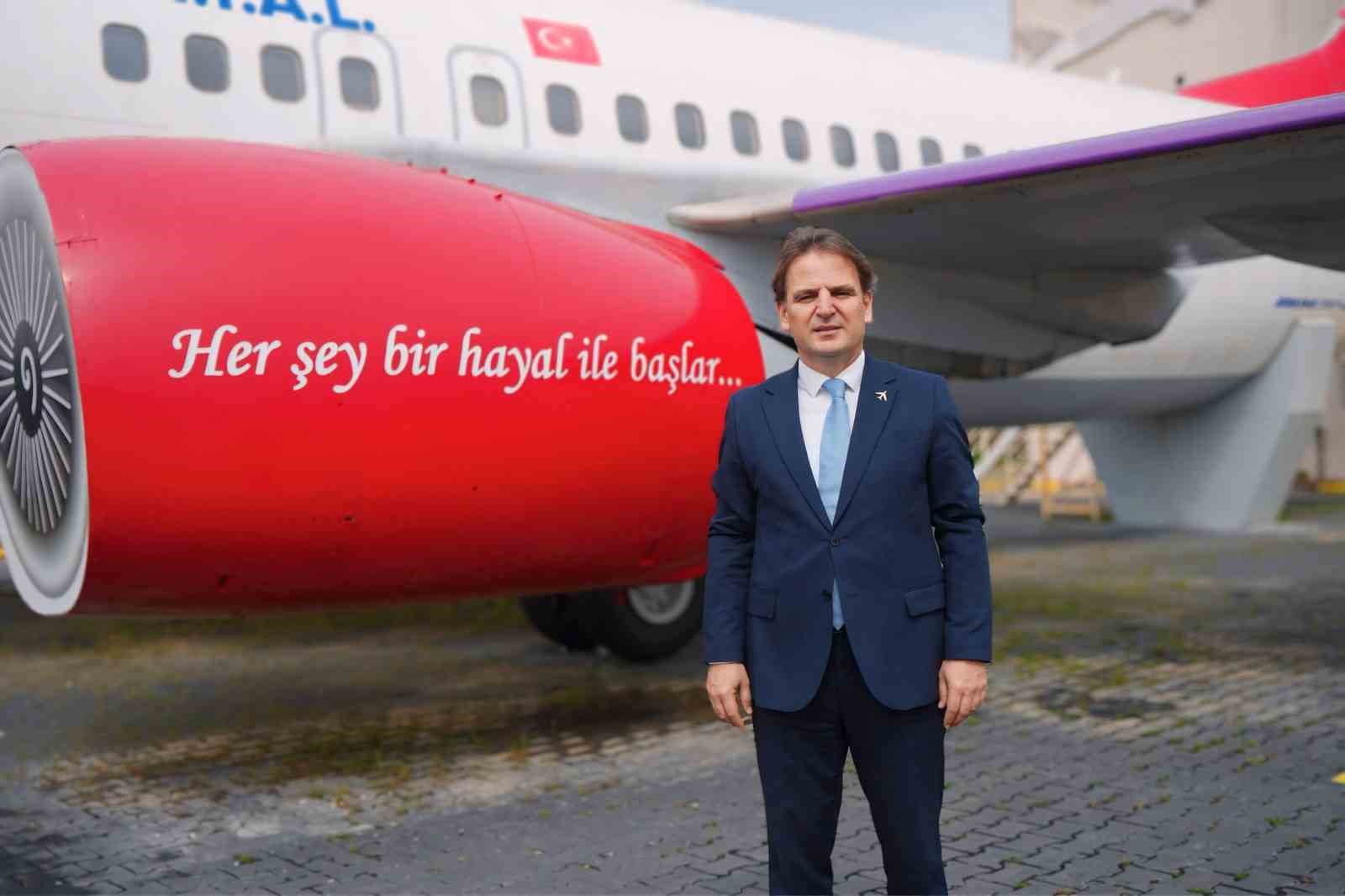 Bahçesinde Boeing 737 eğitim uçağı ve F-4 Phantom ile geleceğin havacılarını yetiştiren lise
