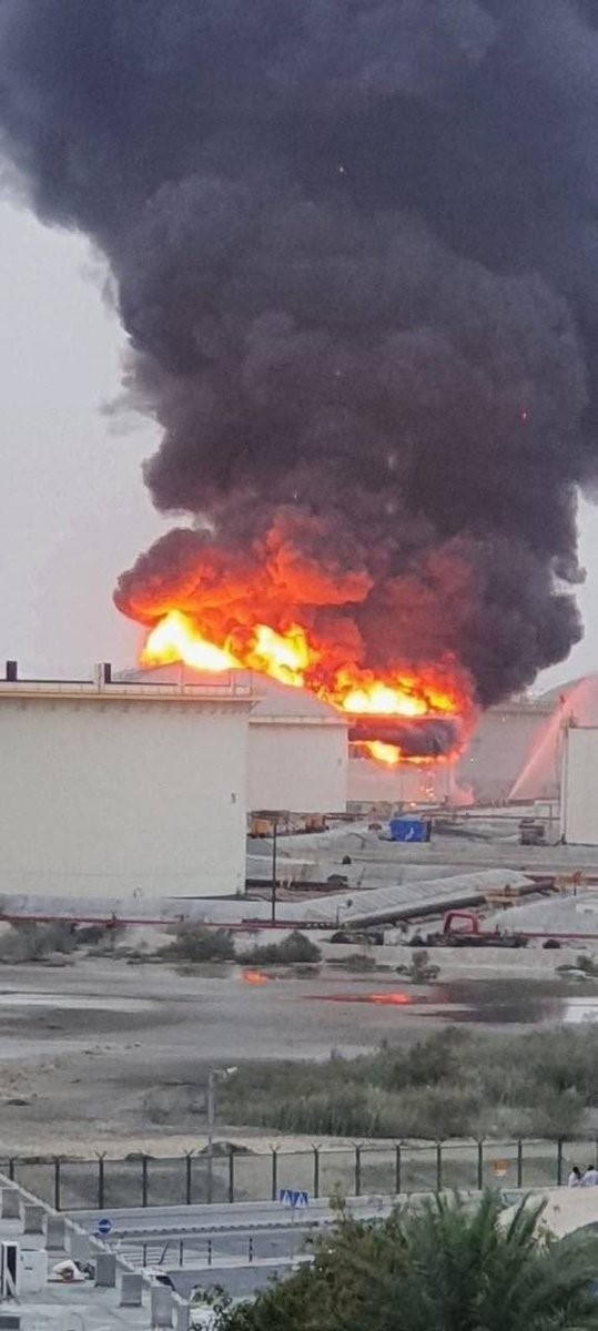 Bahreyn’e yapılan İran saldırıları yangına yol açtı
