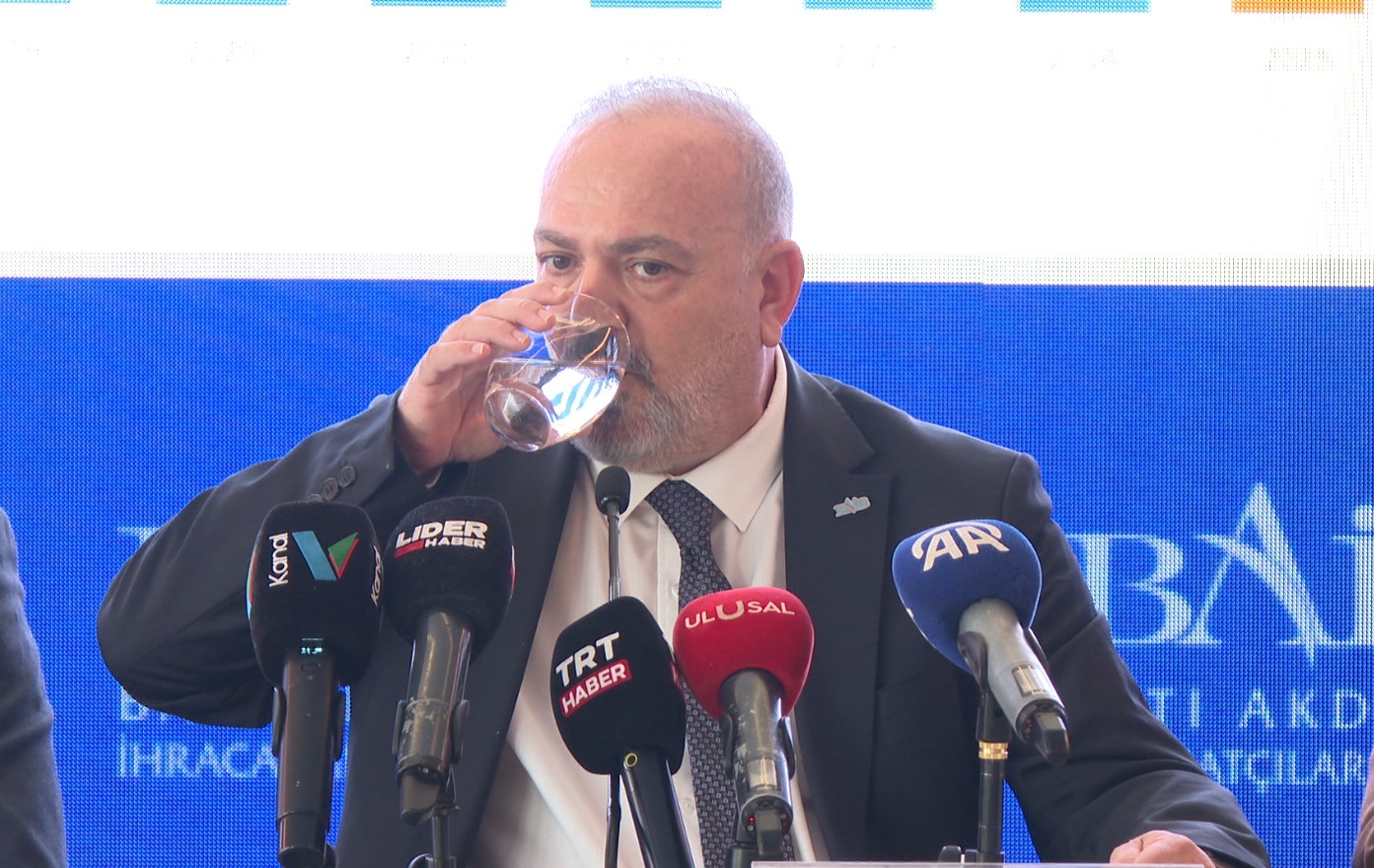 BAİB Başkanı ihracat toplantısında rahatsızlanıp sözlerini yarıda kesmek zorunda kaldı
BAİB Başkanı ihracat toplantısında rahatsızlanıp sözlerini yarıda kesmek zorunda kaldı