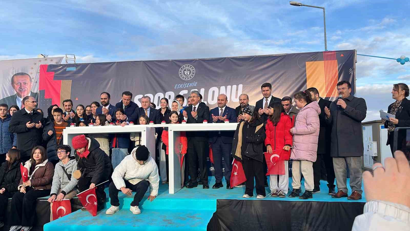 Bakan Bak: "12 milyon vatandaşımıza yüzme öğrettik"
