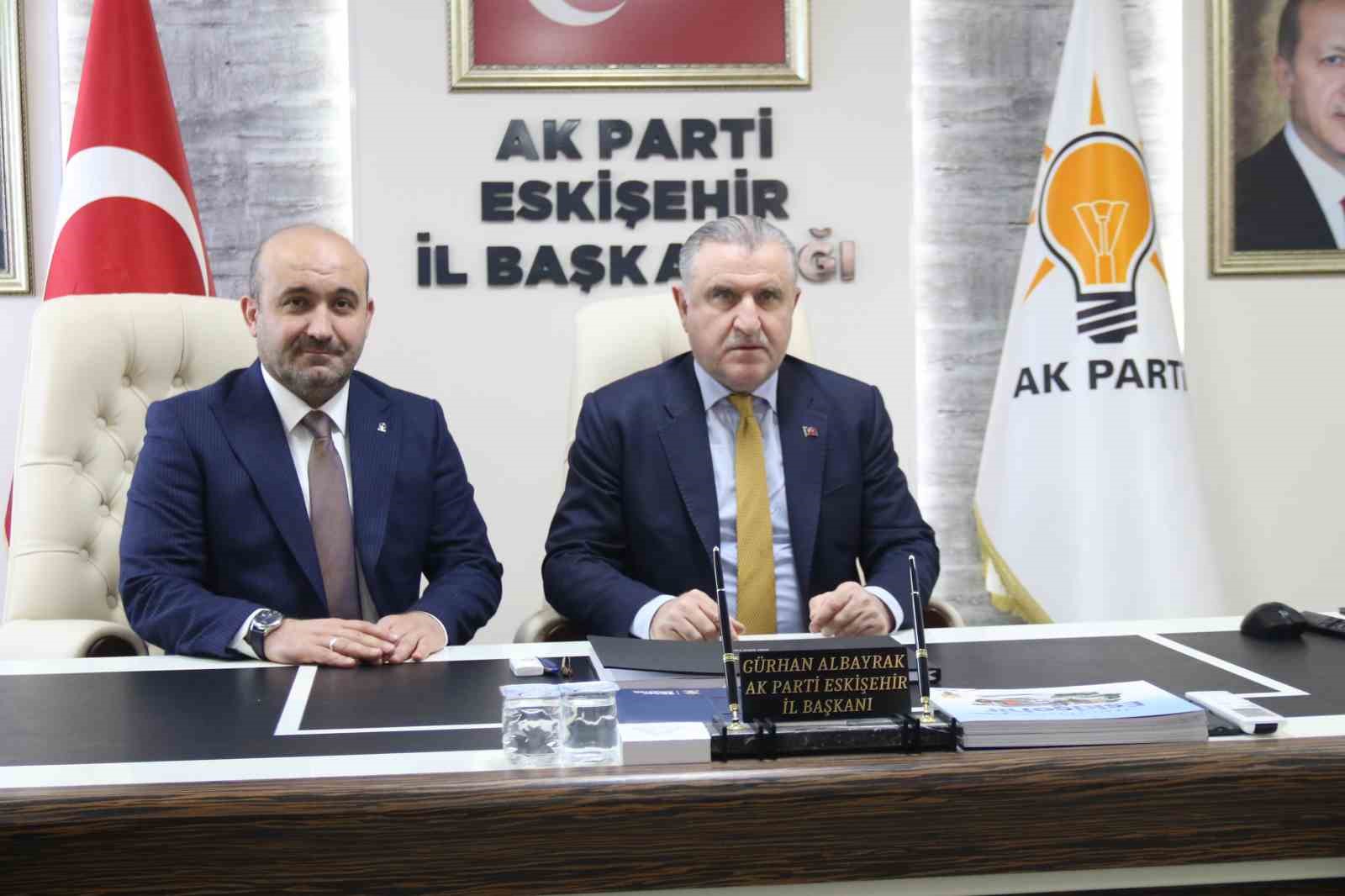 Bakan Bak AK Parti Eskişehir İl Başkanlığı’nı ziyaret etti
