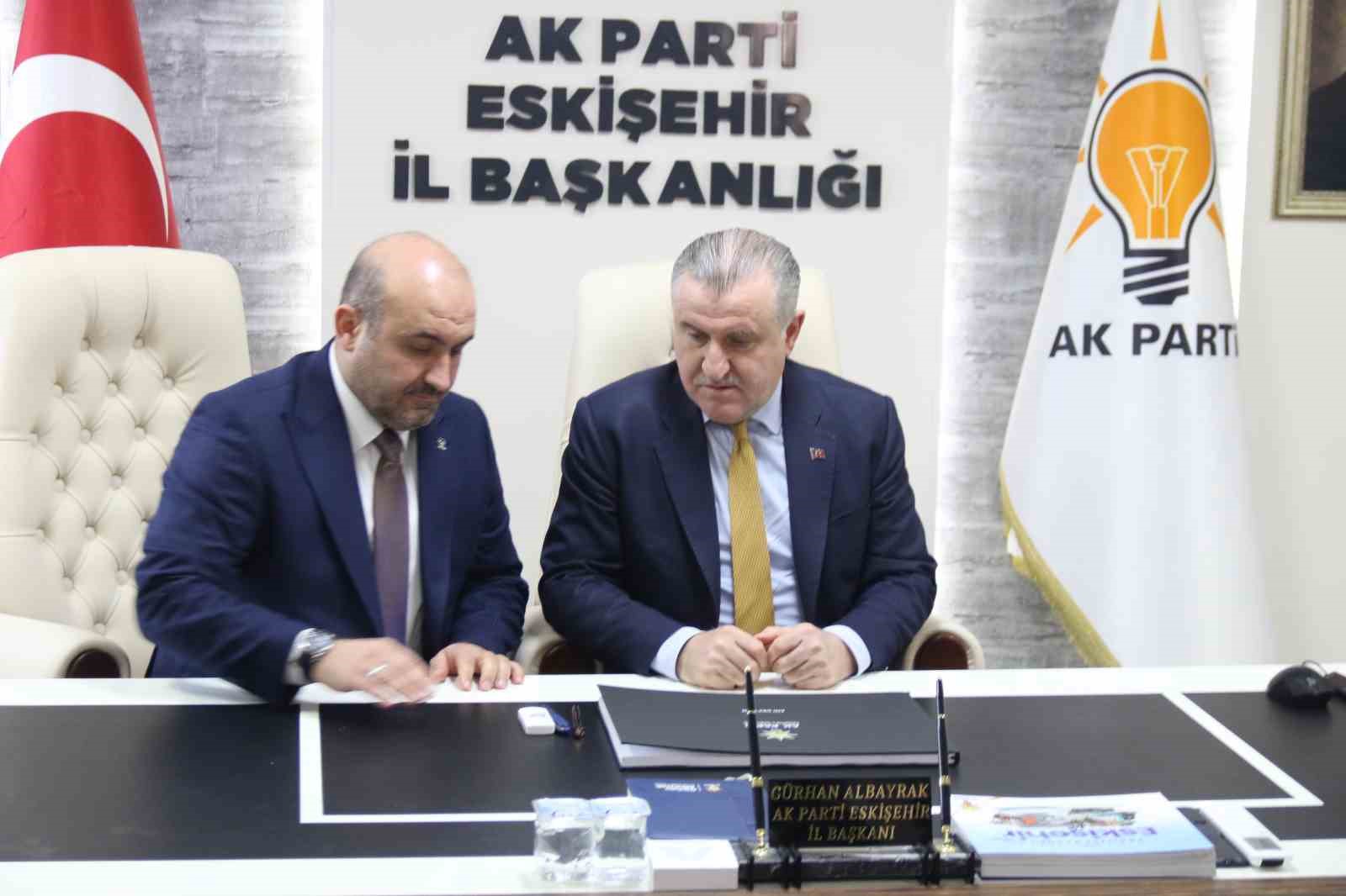 Bakan Bak AK Parti Eskişehir İl Başkanlığı’nı ziyaret etti
