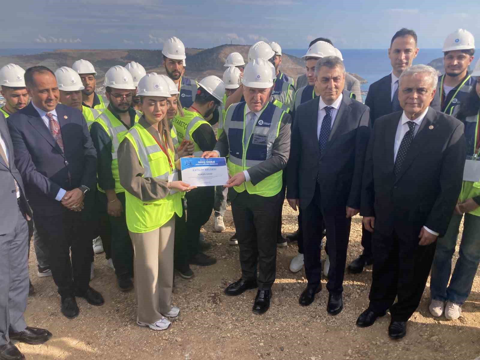 Bakan Bak Akkuyu NGS’de konuştu: "Büyüyen, gelişen, güçlü bir Türkiye var"
Bakan Bak Akkuyu NGS’de konuştu: "Büyüyen, gelişen, güçlü bir Türkiye var"