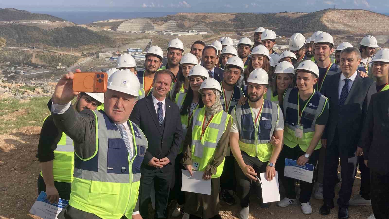 Bakan Bak Akkuyu NGS’de konuştu: "Büyüyen, gelişen, güçlü bir Türkiye var"
Bakan Bak Akkuyu NGS’de konuştu: "Büyüyen, gelişen, güçlü bir Türkiye var"