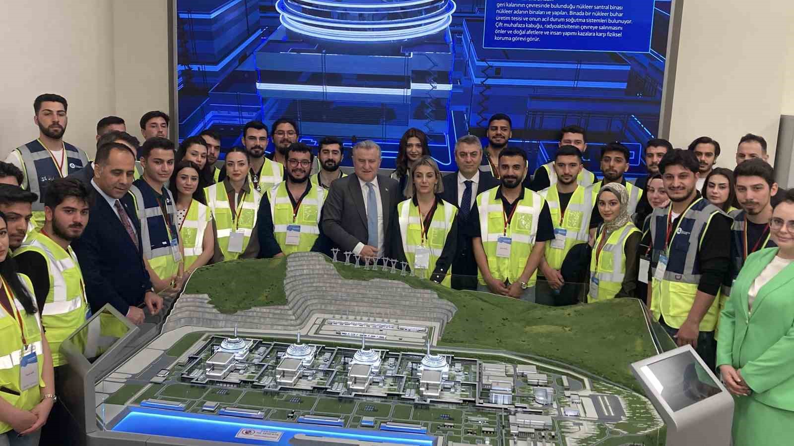 Bakan Bak Akkuyu NGS’de konuştu: "Büyüyen, gelişen, güçlü bir Türkiye var"
Bakan Bak Akkuyu NGS’de konuştu: "Büyüyen, gelişen, güçlü bir Türkiye var"