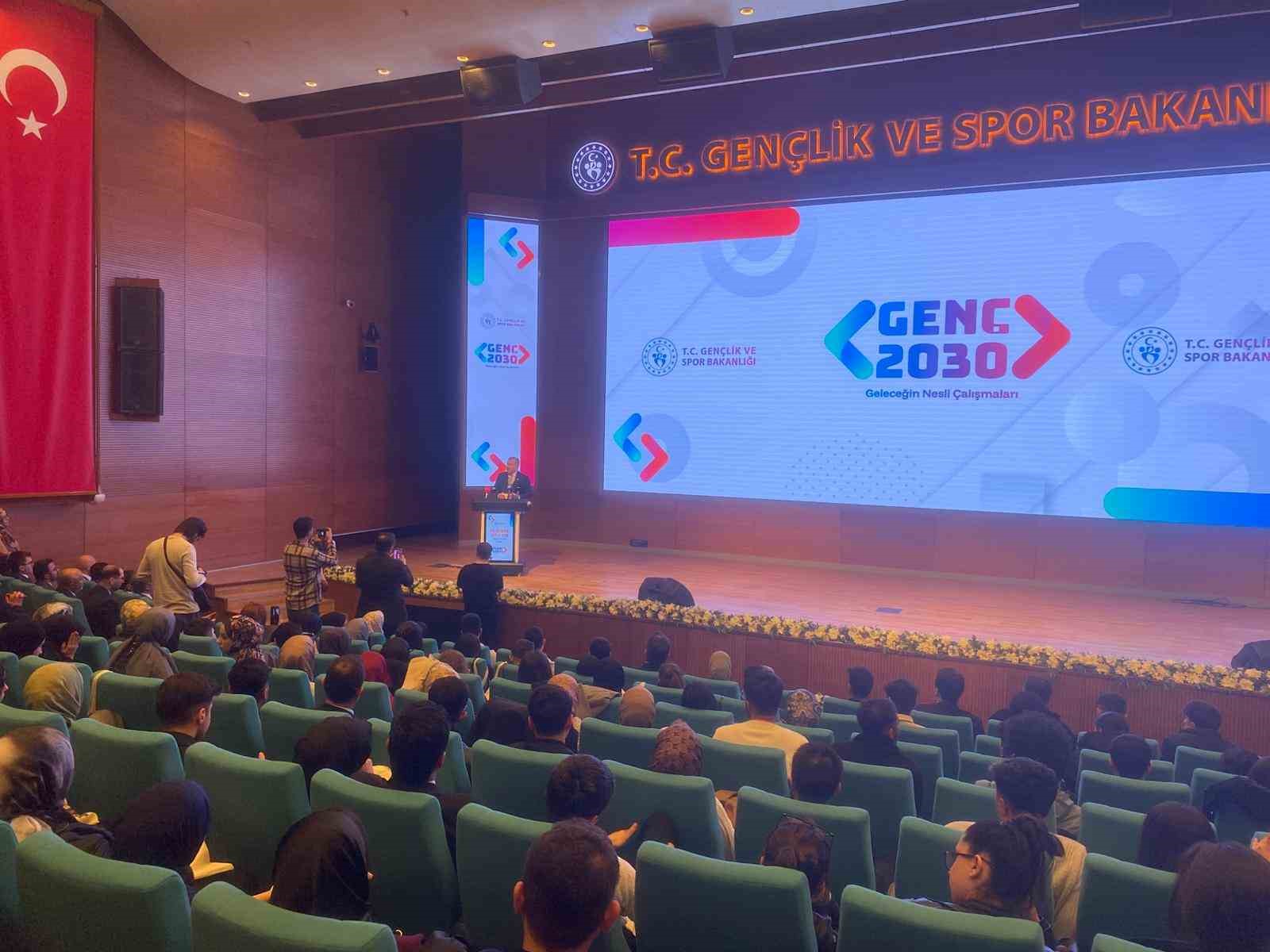 Bakan Bak: "Cumhurbaşkanımız dijitalleşme konusunda önümüzü açıyor"
