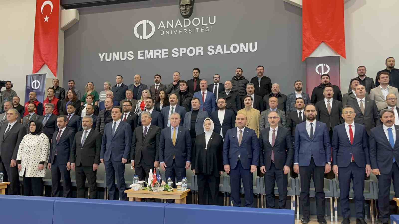 Bakan Bak: "Güçlü Türkiye için Türkiye Yüzyılı’nda gençliğin yüzü olarak, sporun yüzü olarak çalışmaya devam edeceğiz"
