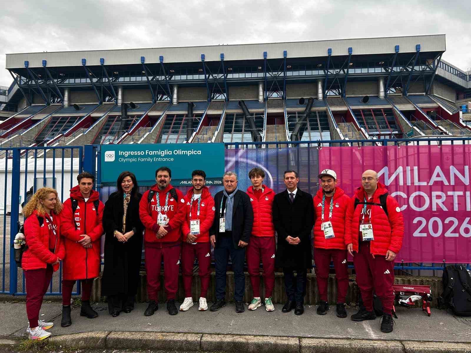Bakan Bak, İtalya’da milli sporcuları ziyaret etti
