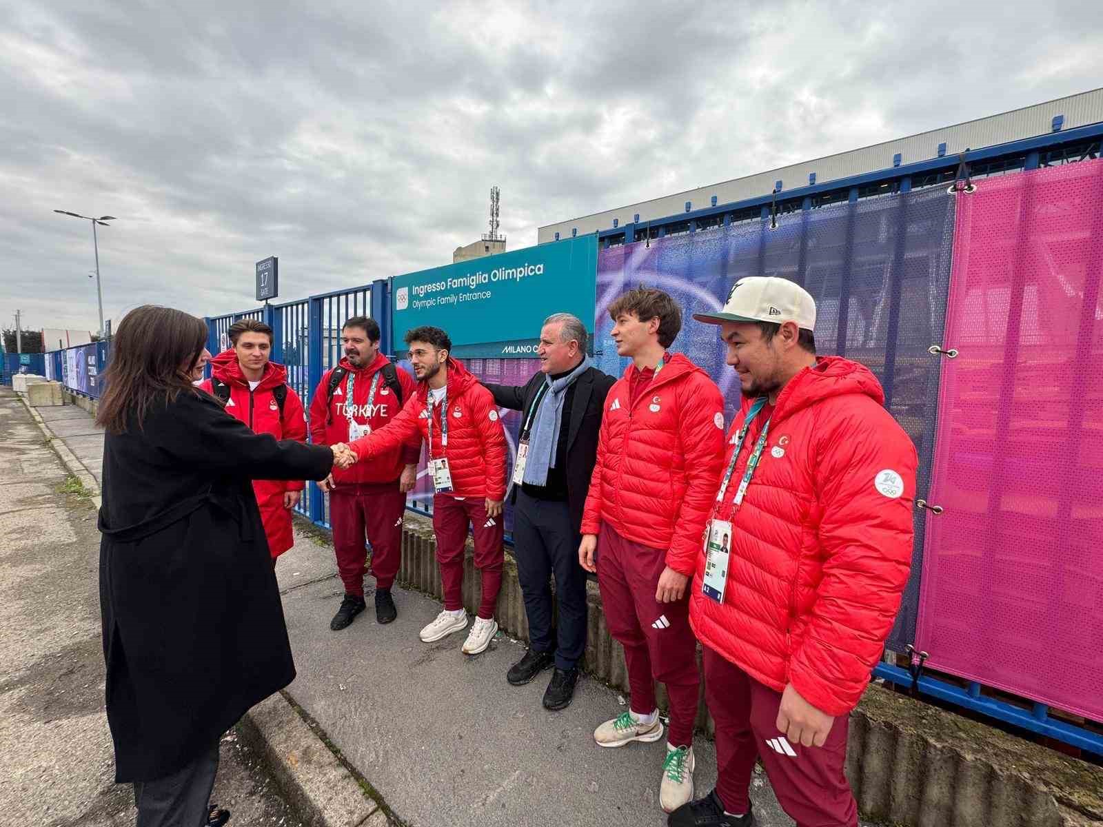 Bakan Bak, İtalya’da milli sporcuları ziyaret etti
