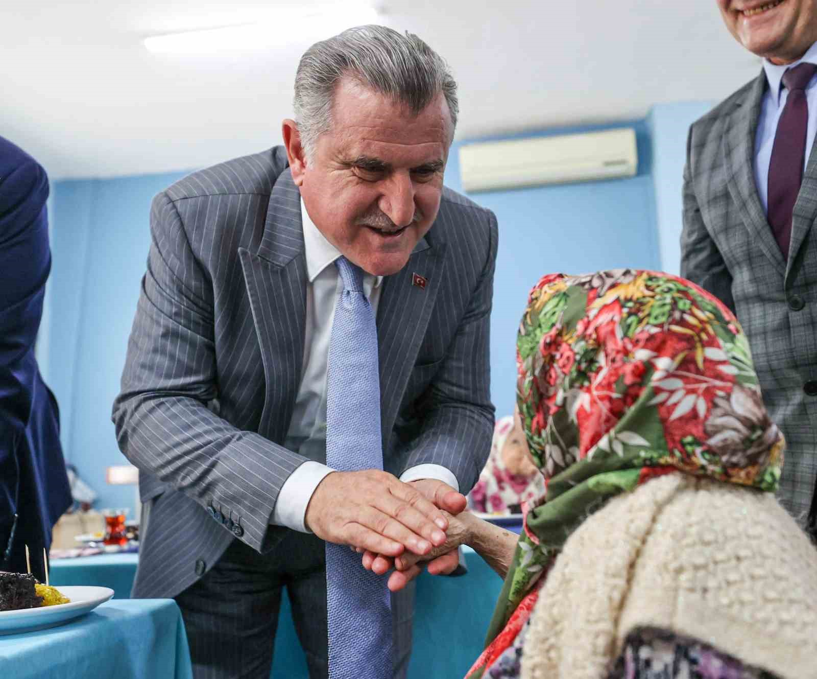 Bakan Bak: "Kadın sporcularımızla gurur duyuyoruz"
