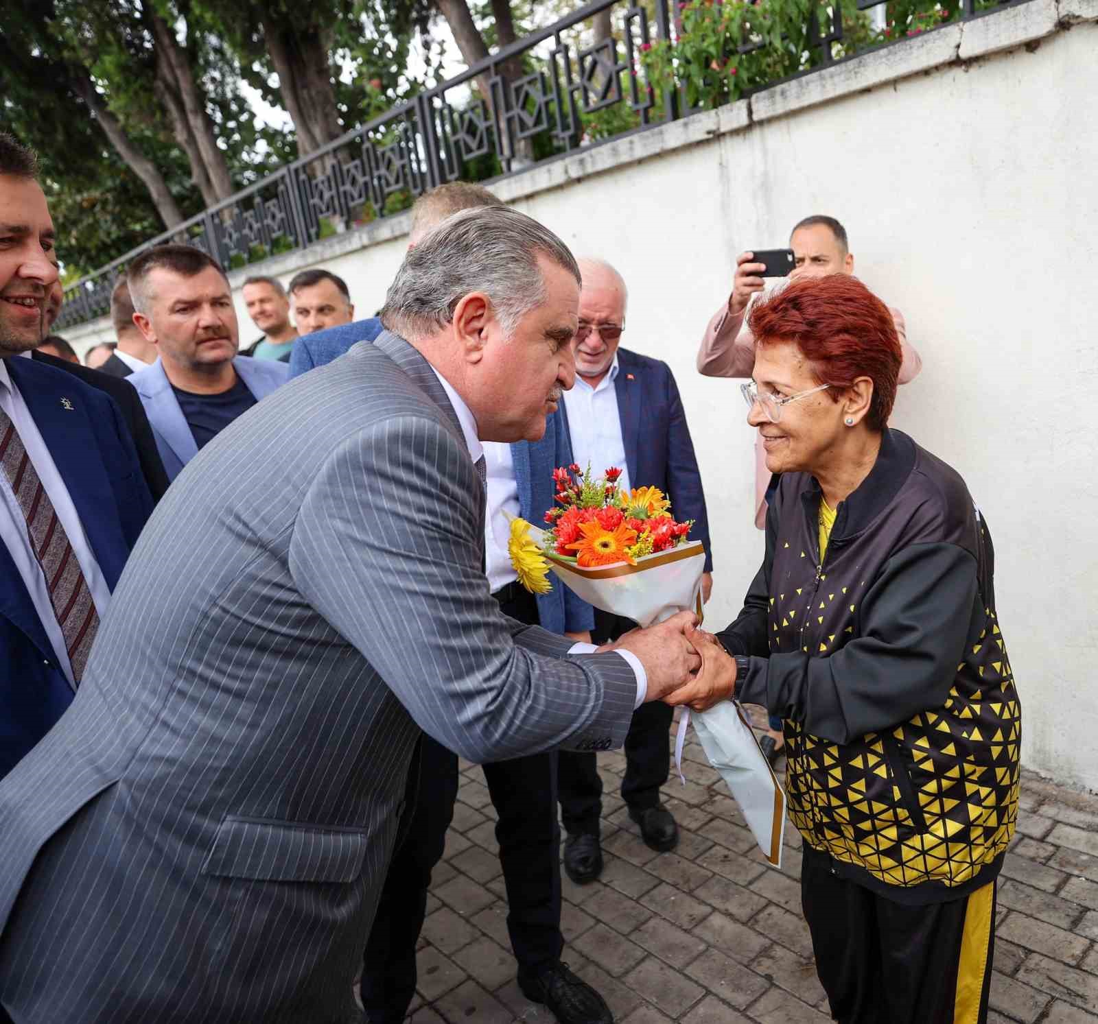 Bakan Bak: "Kadın sporcularımızla gurur duyuyoruz"
