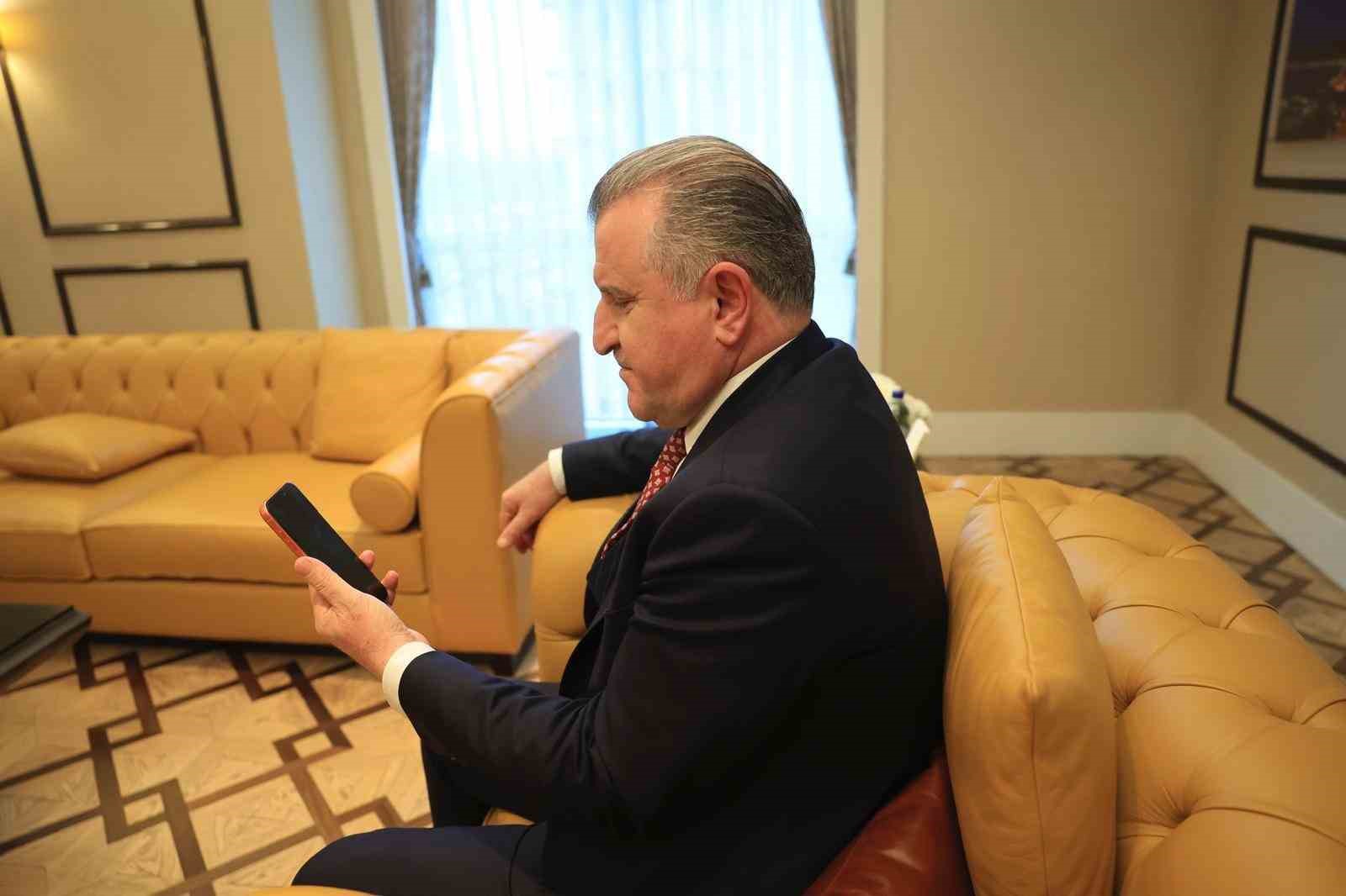 Bakan Bak, Kış Olimpiyatları’nda yarışacak milli sporcularla görüştü
