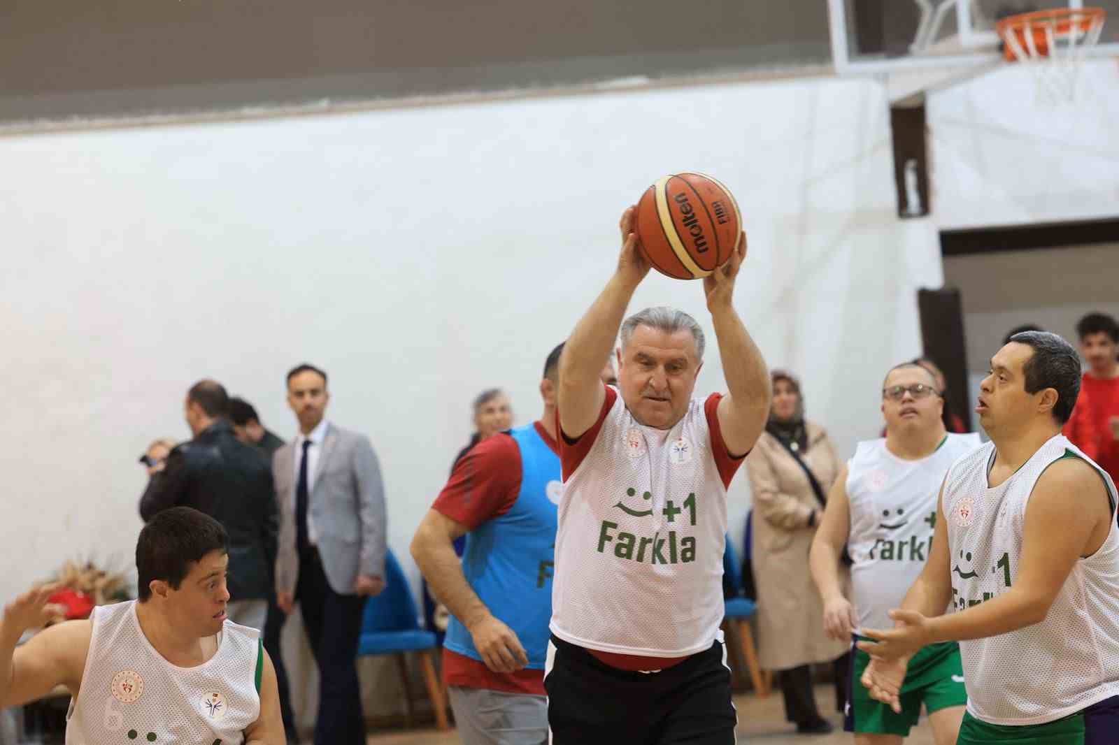 Bakan Bak: "Özel sporcular bizim için çok kıymetli"
Bakan Bak: "Özel sporcular bizim için çok kıymetli"