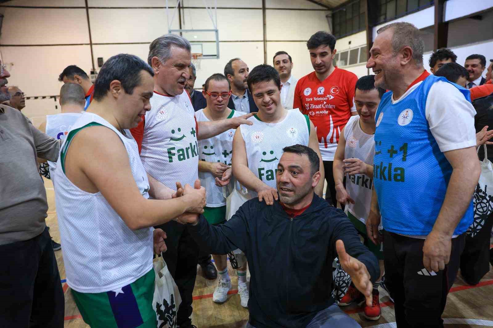 Bakan Bak: "Özel sporcular bizim için çok kıymetli"
Bakan Bak: "Özel sporcular bizim için çok kıymetli"