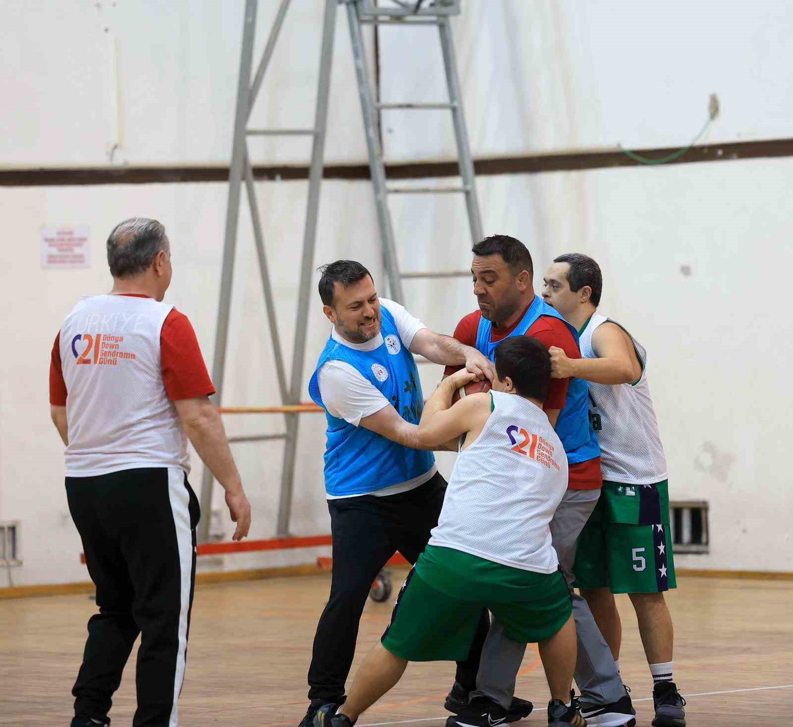 Bakan Bak: "Özel sporcular bizim için çok kıymetli"
Bakan Bak: "Özel sporcular bizim için çok kıymetli"