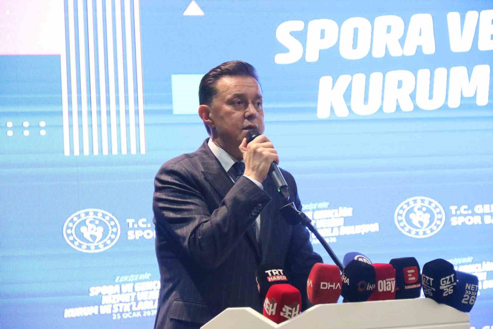 Bakan Bak: "Türkiye Yüzyılı sporun ve gençliğin yüzyılı olacak"
