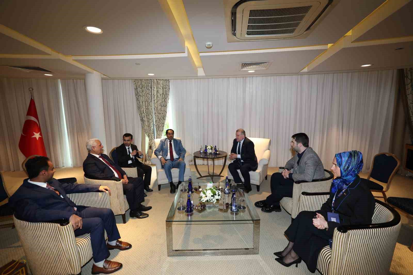 Bakan Bak’tan Antalya’da yoğun spor diplomasisi
Bakan Bak’tan Antalya’da yoğun spor diplomasisi