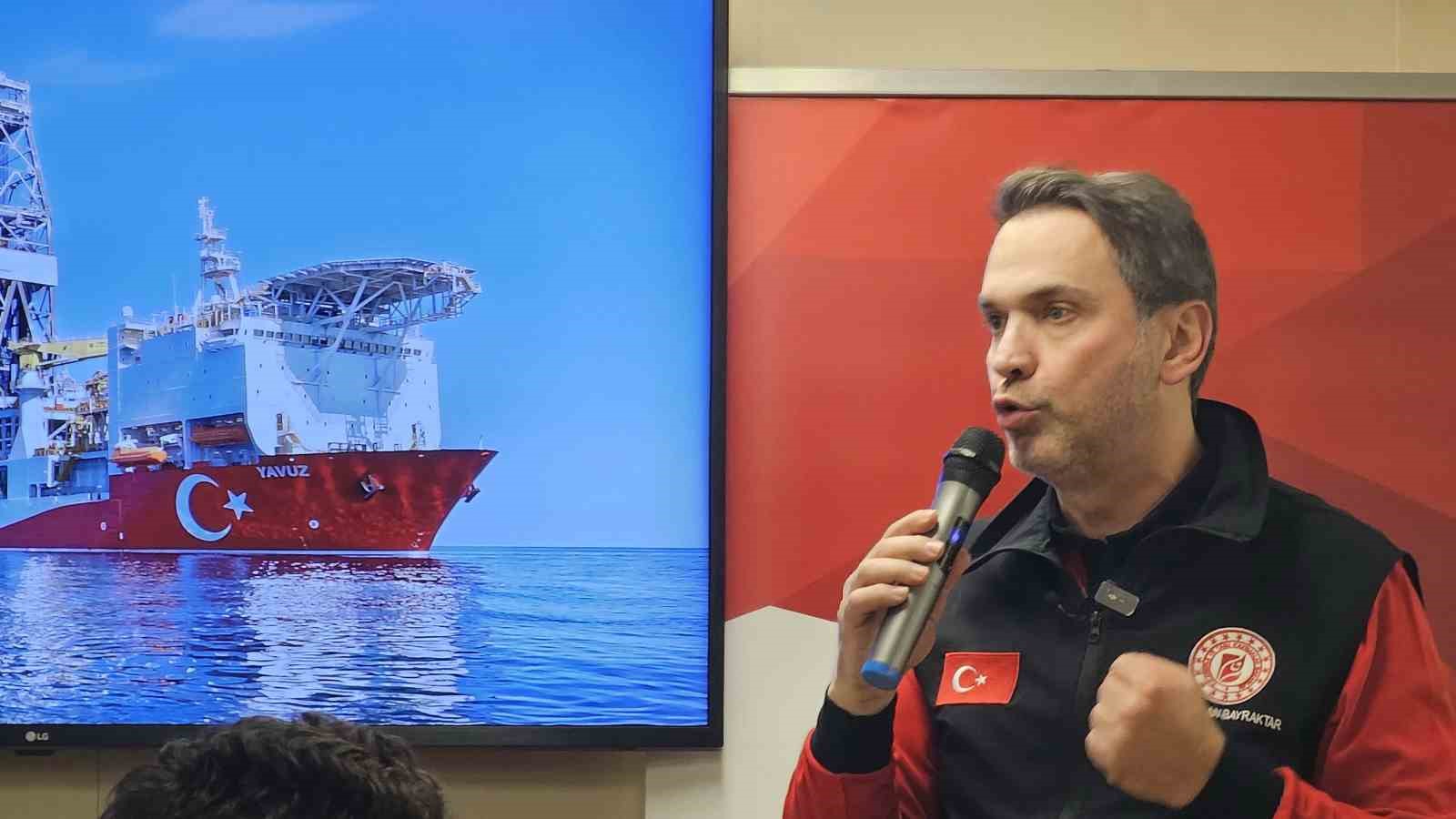 Bakan Bayraktar: "2026 yılı bir taraftan üretimi arttırdığımız bir yıl olacak"
