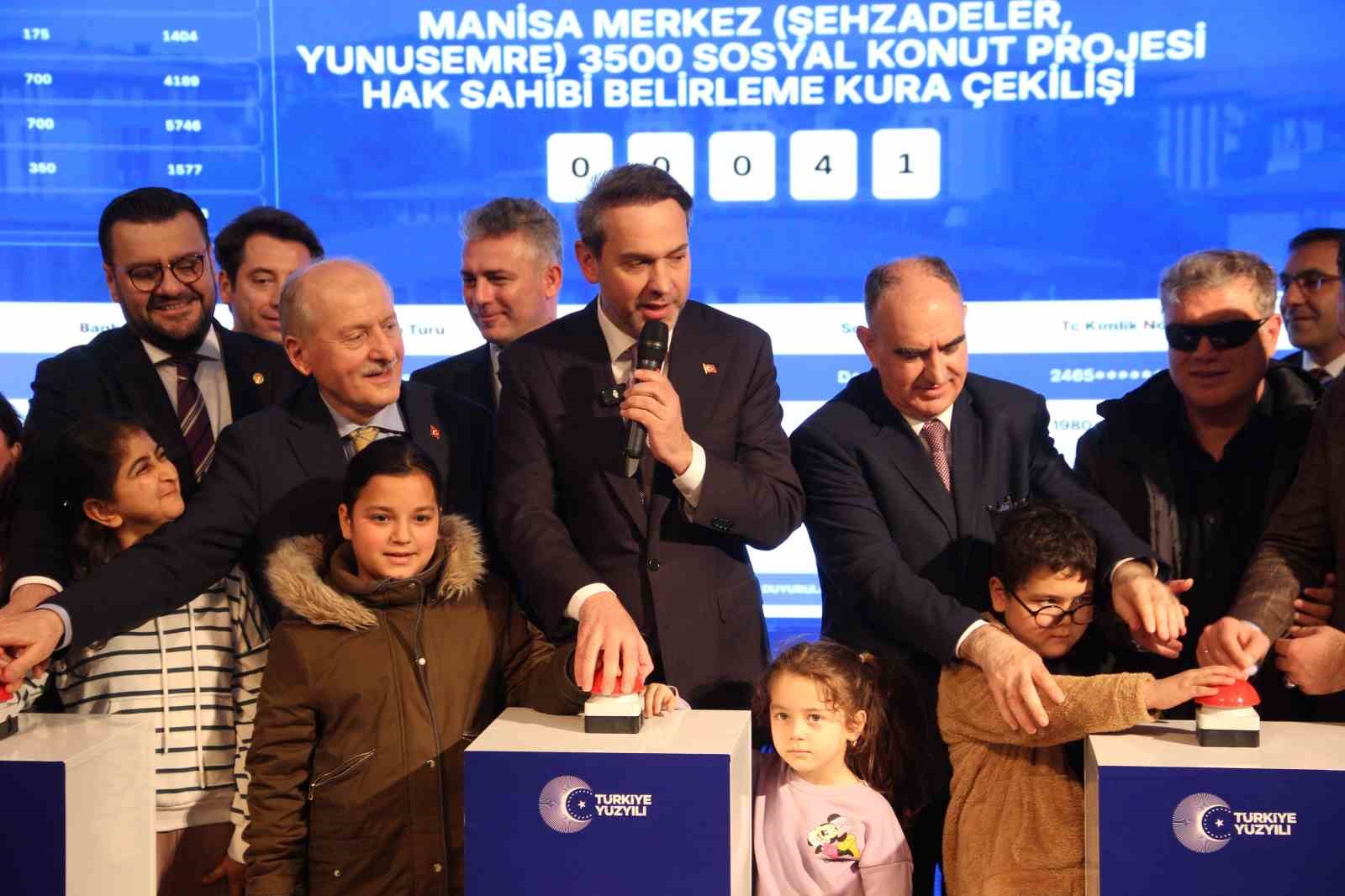 Bakan Bayraktar: "2028’de 17 milyon haneye kendi doğal gazımızı vereceğiz"
Bakan Bayraktar: "2028’de 17 milyon haneye kendi doğal gazımızı vereceğiz"
