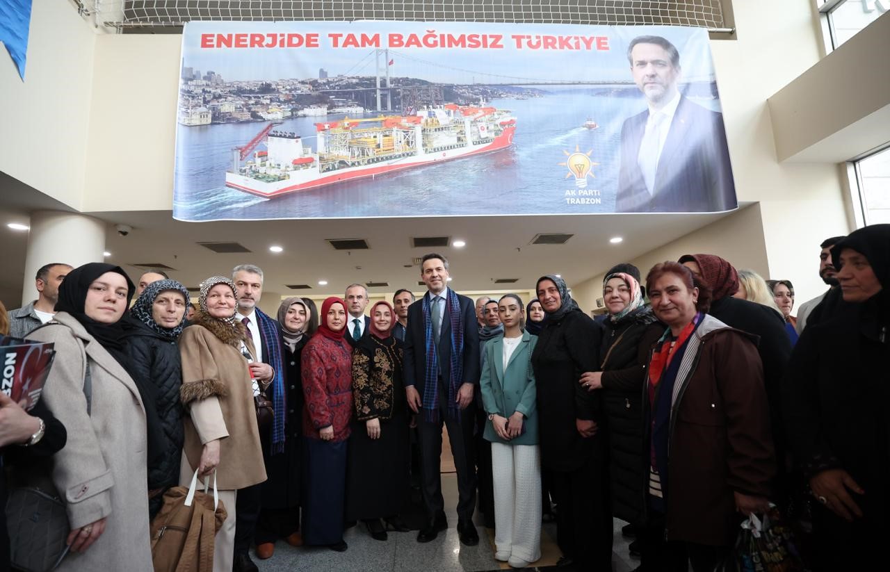 Bakan Bayraktar: "Biz gece gündüz petrol arıyoruz, doğalgaz arıyoruz"
Bakan Bayraktar: "Biz gece gündüz petrol arıyoruz, doğalgaz arıyoruz"