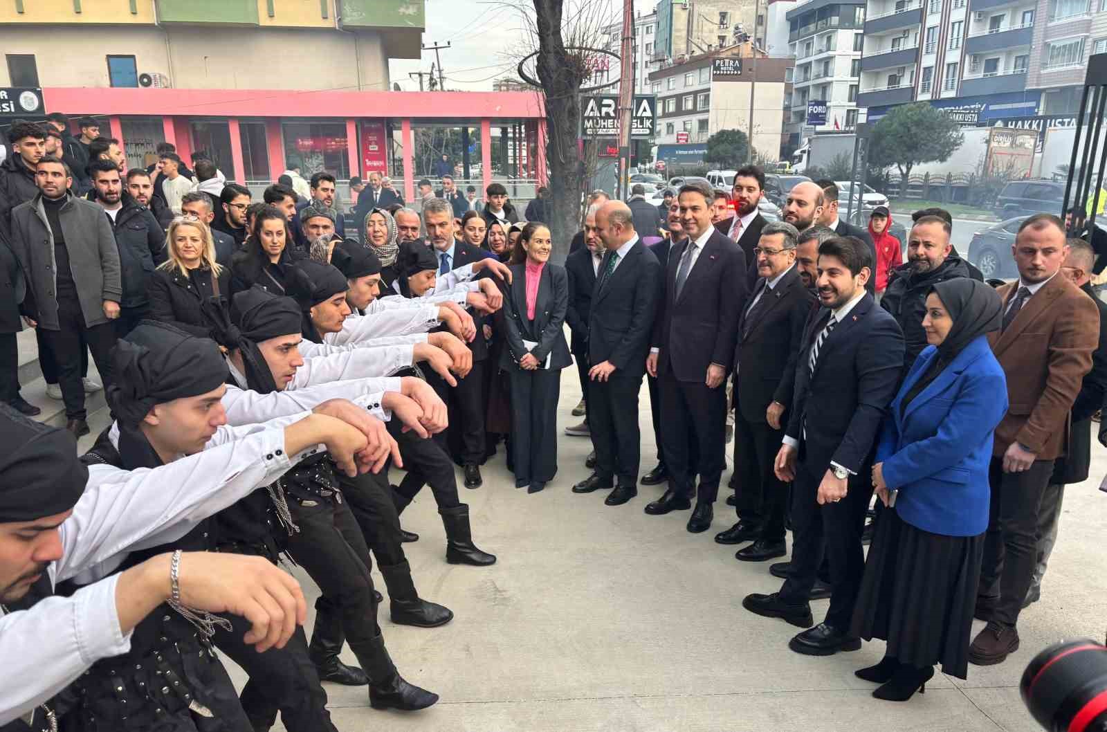 Bakan Bayraktar: "Bu sene 8 milyon haneye yetecek gazı üretmiş olacağız, 2028’de 16 milyona çıkacak"
