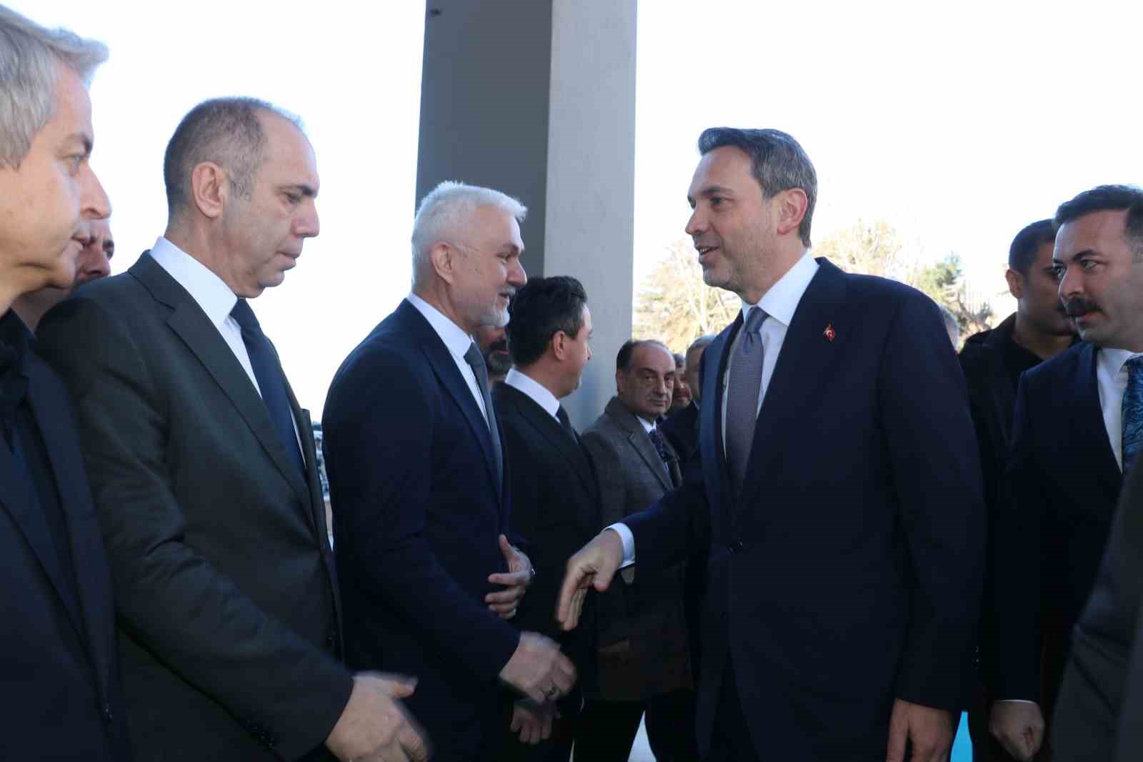 Bakan Bayraktar: "Doğalgaz üretimi 2028’de 4 katına çıkacak ve 17 milyon hanenin ihtiyacını kendi gazımız ile karşılamış olacağız"
