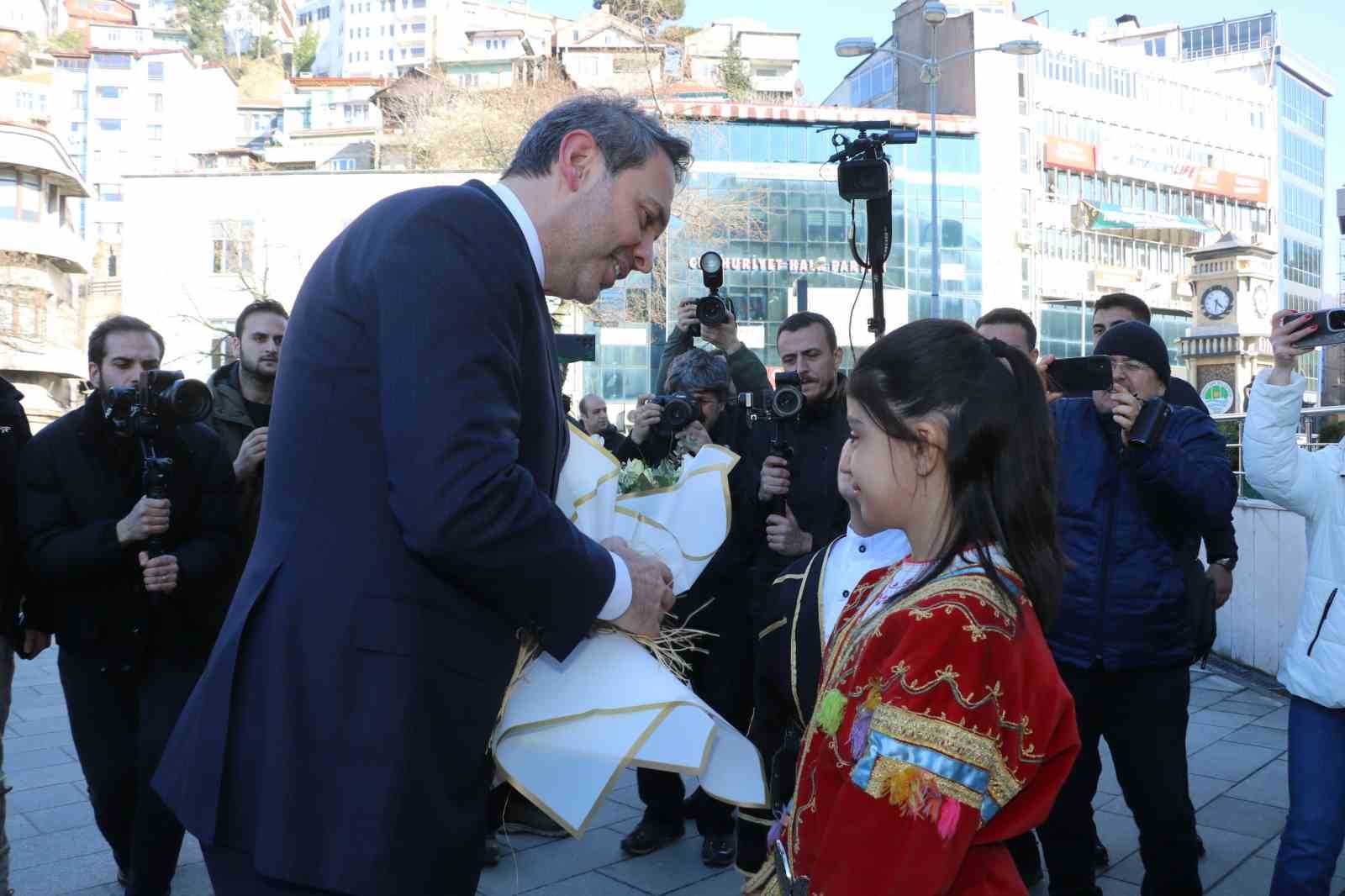 Bakan Bayraktar: "Doğalgaz üretimi 2028’de 4 katına çıkacak ve 17 milyon hanenin ihtiyacını kendi gazımız ile karşılamış olacağız"
