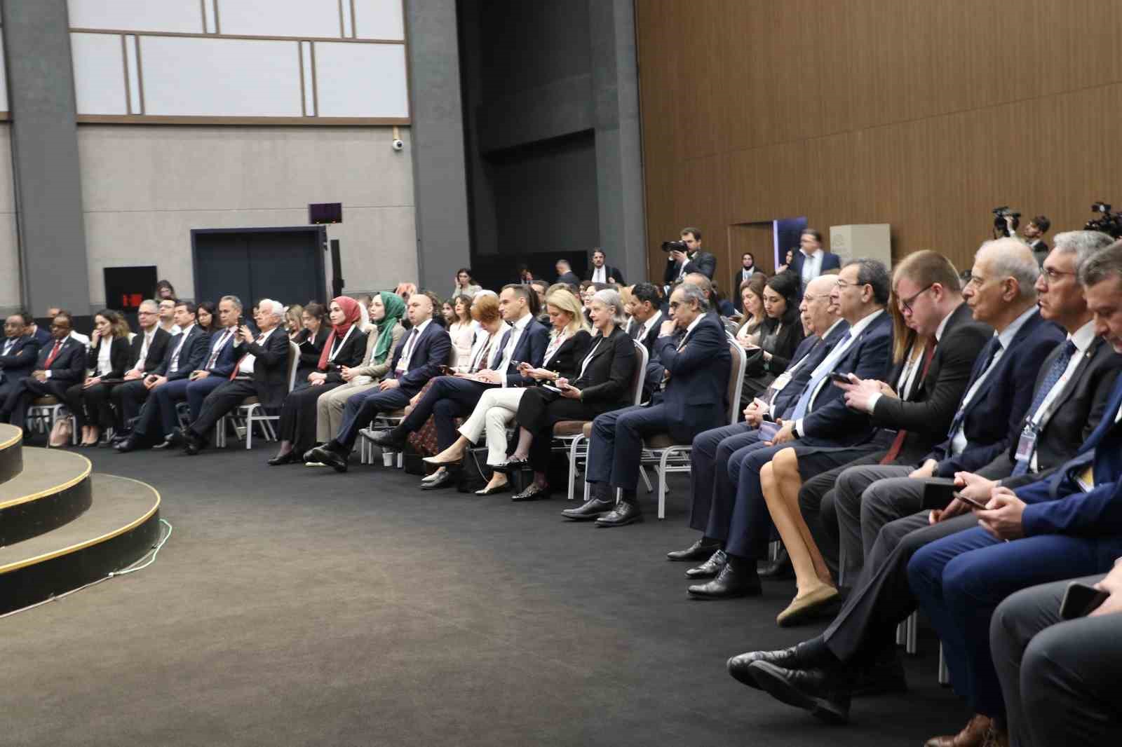 Bakan Bayraktar: "Türkiye enerji piyasalarında geçmişte yaşanan çok yönlü sarsıntılar nedeniyle önemli bir direnç kazandı"
