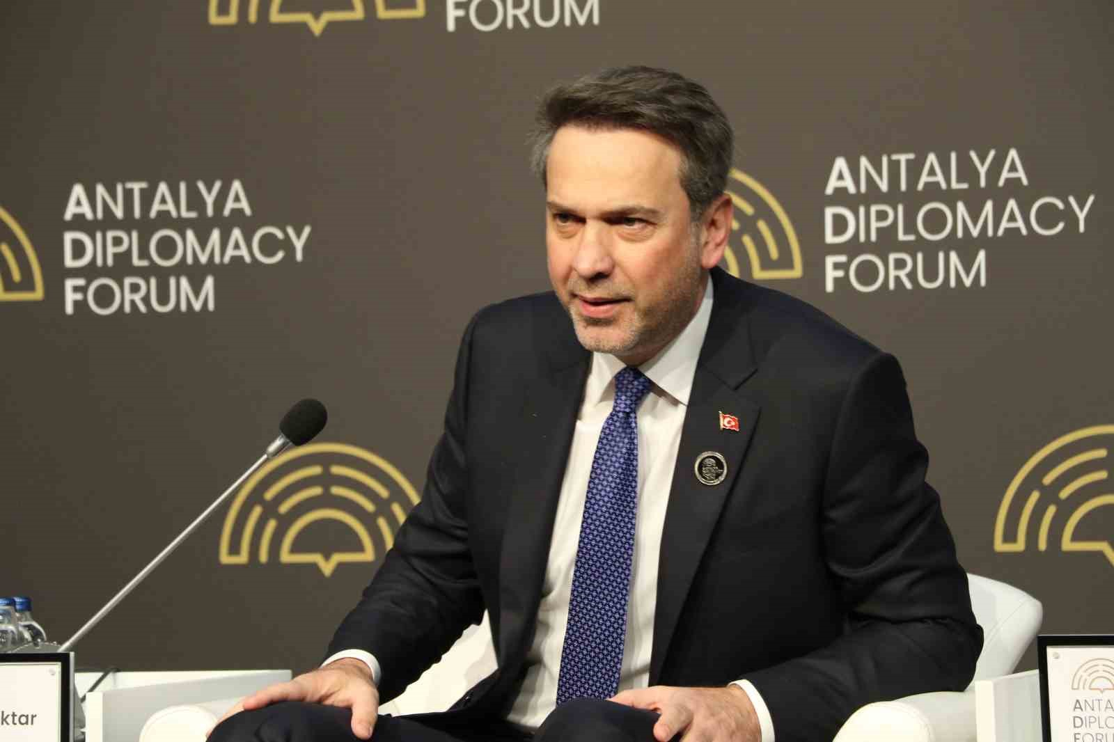 Bakan Bayraktar: "Türkiye enerji piyasalarında geçmişte yaşanan çok yönlü sarsıntılar nedeniyle önemli bir direnç kazandı"
