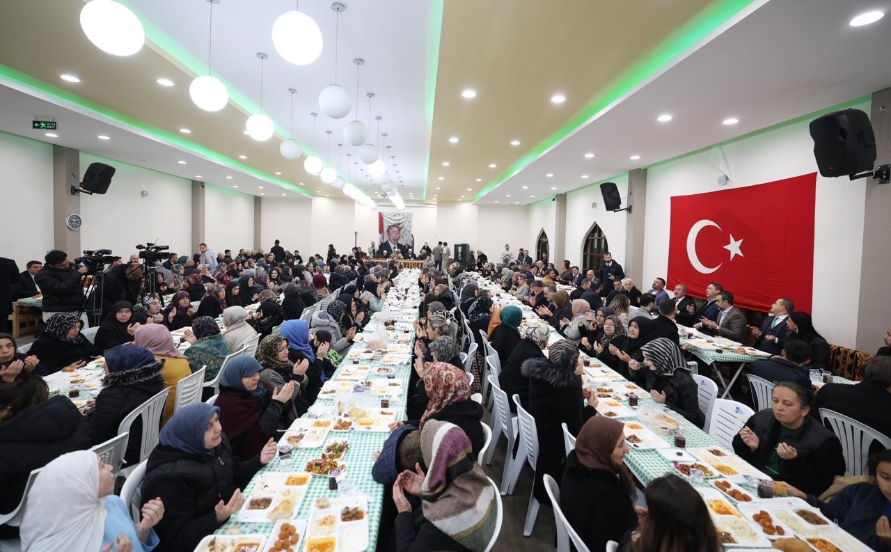 Bakan Bayraktar: "Türkiye olarak bizim çok daha güçlü olmamız lazım"
Bakan Bayraktar: "Türkiye olarak bizim çok daha güçlü olmamız lazım"