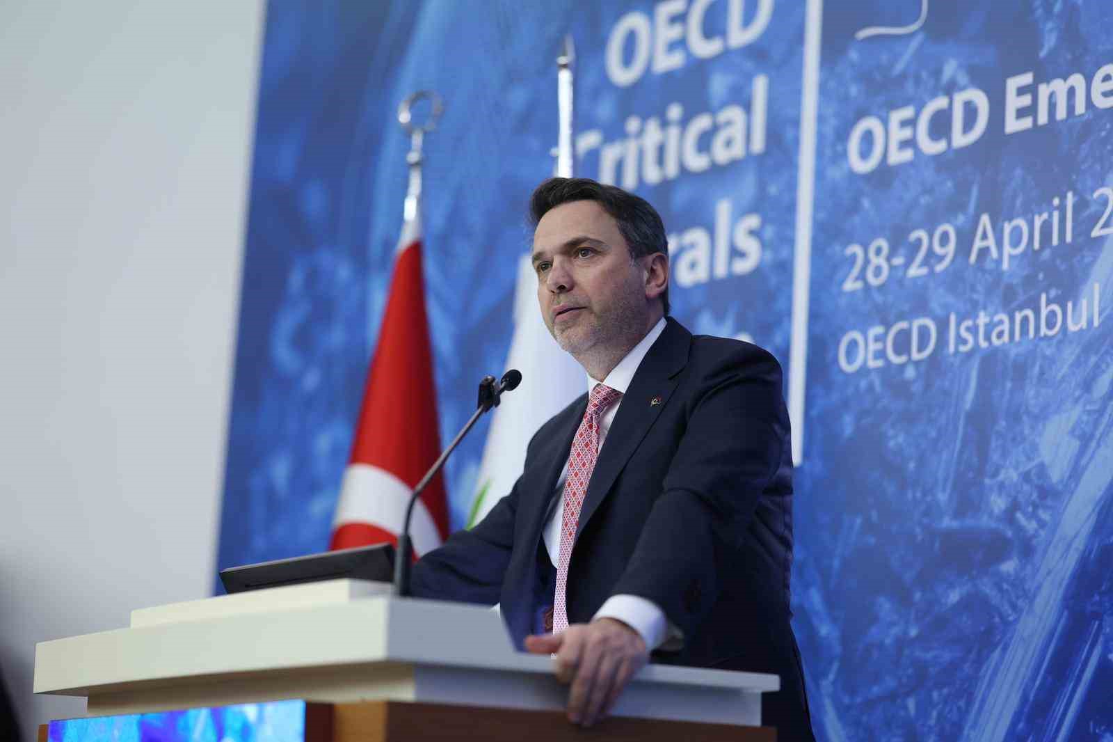 Bakan Bayraktar: ‘‘Türkiye’nin enerji dönüşümünün kalbinde kritik mineraller var’’
