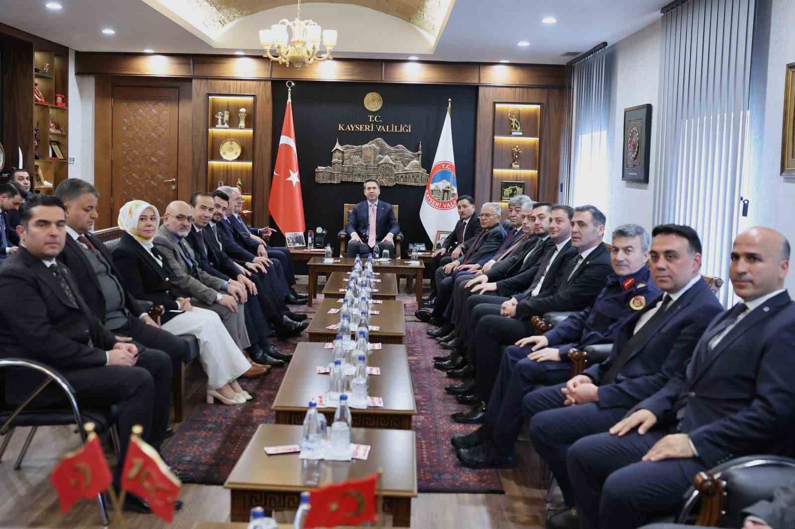 Bakan Bayraktar Vali Çiçek’i ziyaret etti
