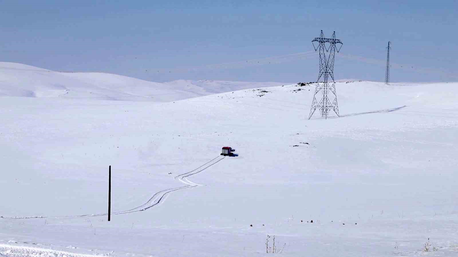 Bakan Bayraktar: "Vatandaşlarımıza kesintisiz enerji akışı sağlamak için ekiplerimiz 7 gün 24 saat sahada"
