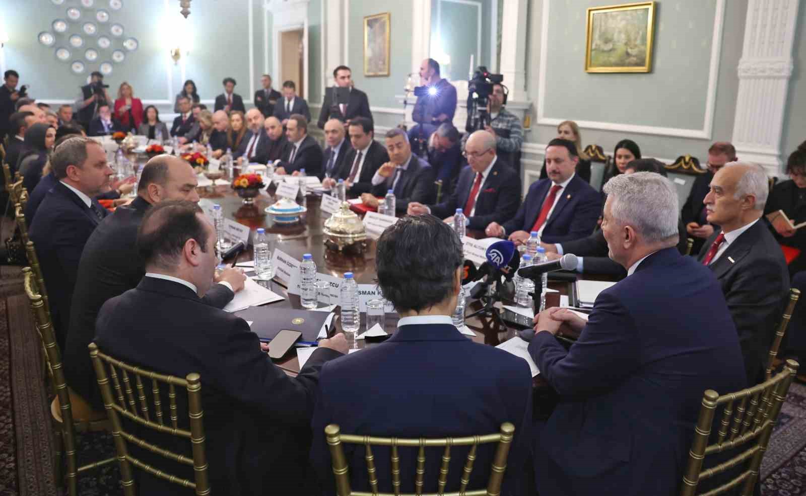 Bakan Bolat, Birleşik Krallık’ta faaliyet gösteren Türk iş adamlarıyla buluştu
