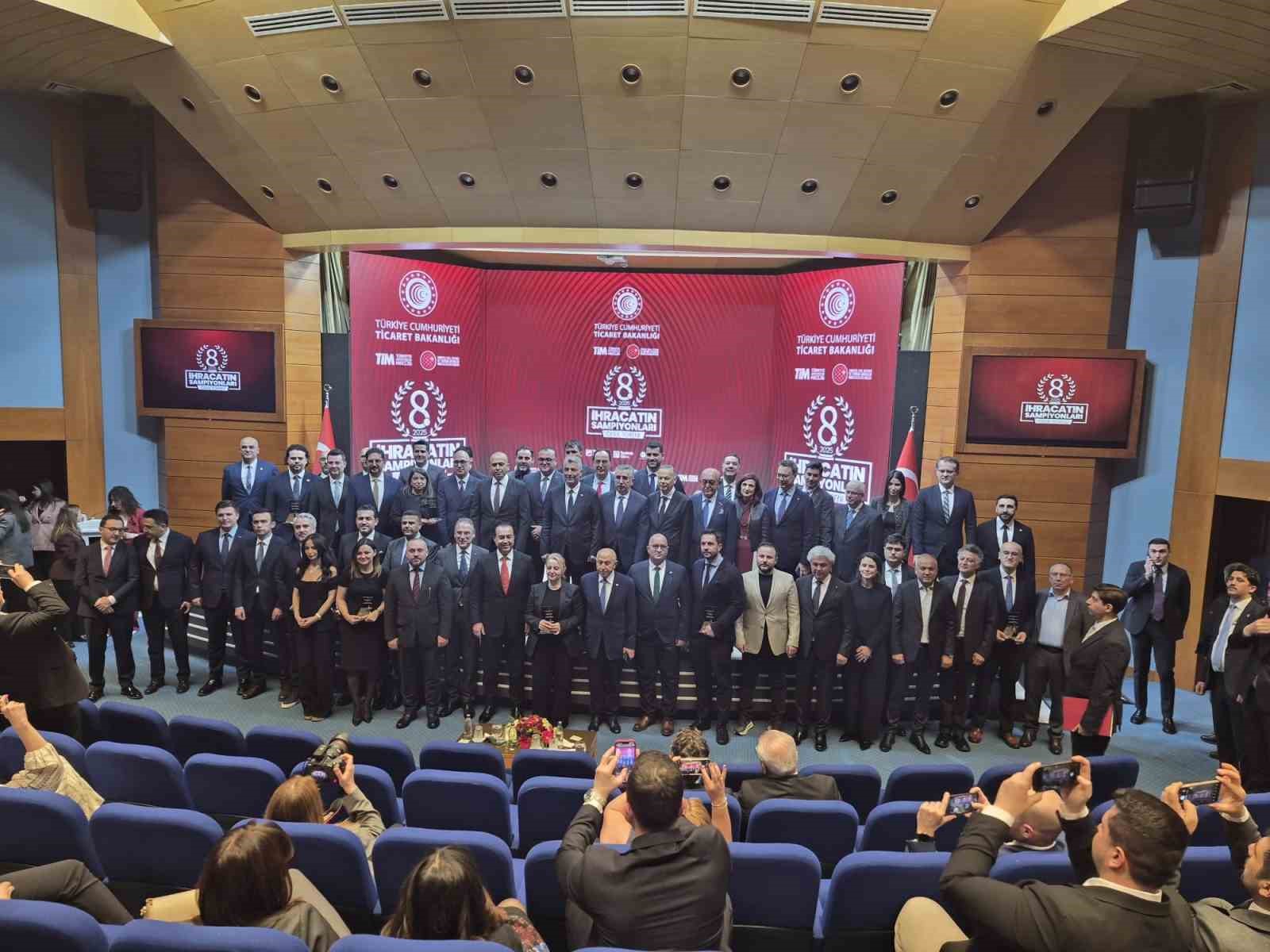 Bakan Bolat: "Cumhurbaşkanımızın liderliğinde Türkiye’ye son 23 yılda her alanda çağ atlattık"
Bakan Bolat: "Cumhurbaşkanımızın liderliğinde Türkiye’ye son 23 yılda her alanda çağ atlattık"