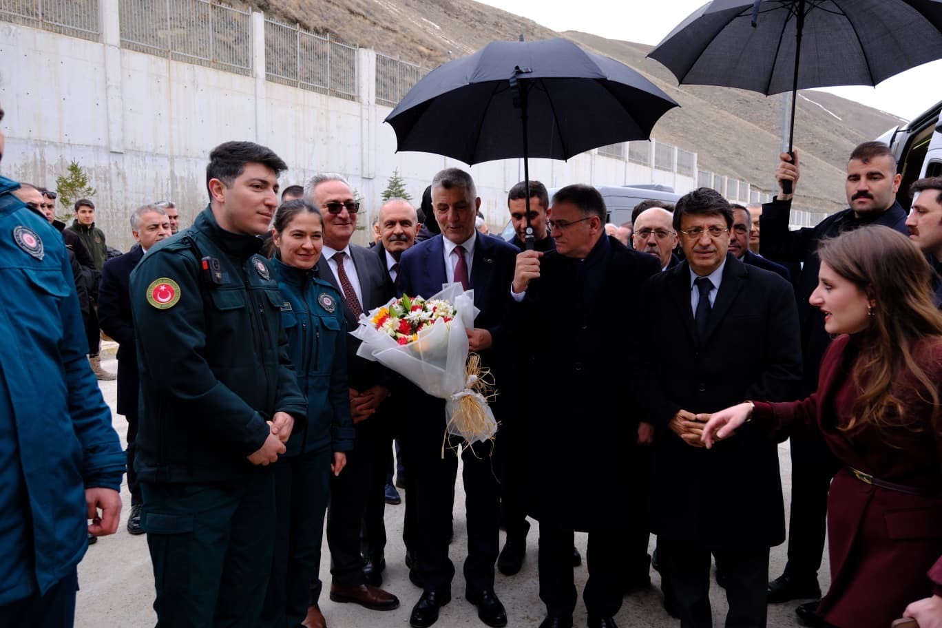Bakan Bolat: "İran’a açılan kapılarda sorun yok"
