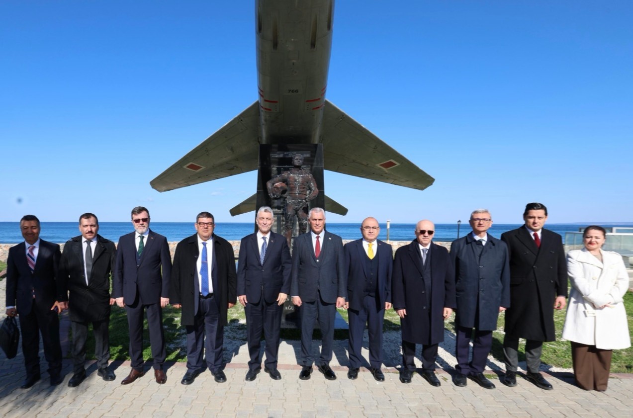 Bakan Bolat, KKTC’de şehit Yüzbaşı Cengiz Topel’in anıtını ziyaret etti
