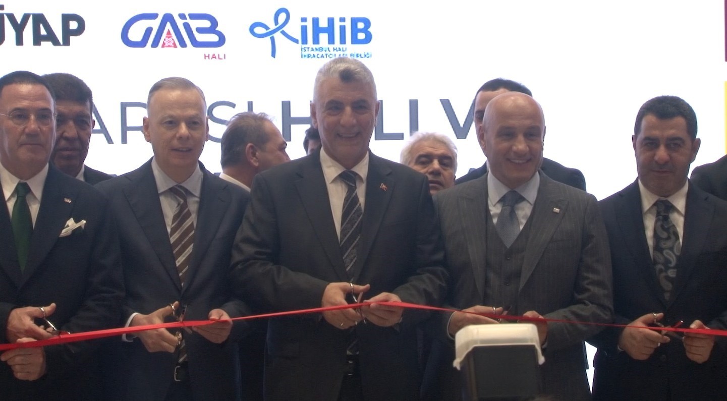 Bakan Bolat: "Türkiye artık 400 milyar dolar ihracatı olan ülkeler ligine yükseldi"
Bakan Bolat: "Türkiye artık 400 milyar dolar ihracatı olan ülkeler ligine yükseldi"