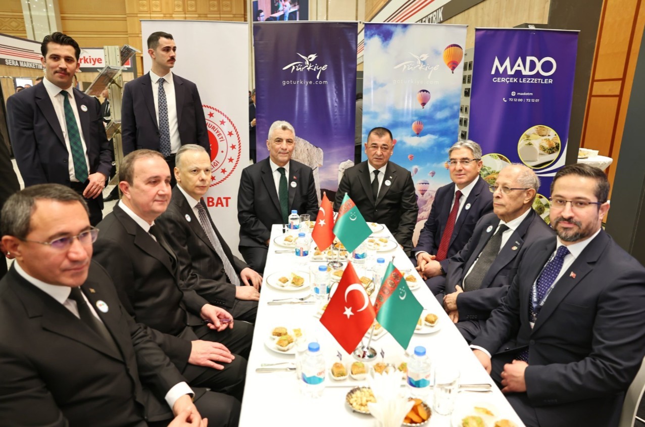 Bakan Bolat Türkmenistan’da
