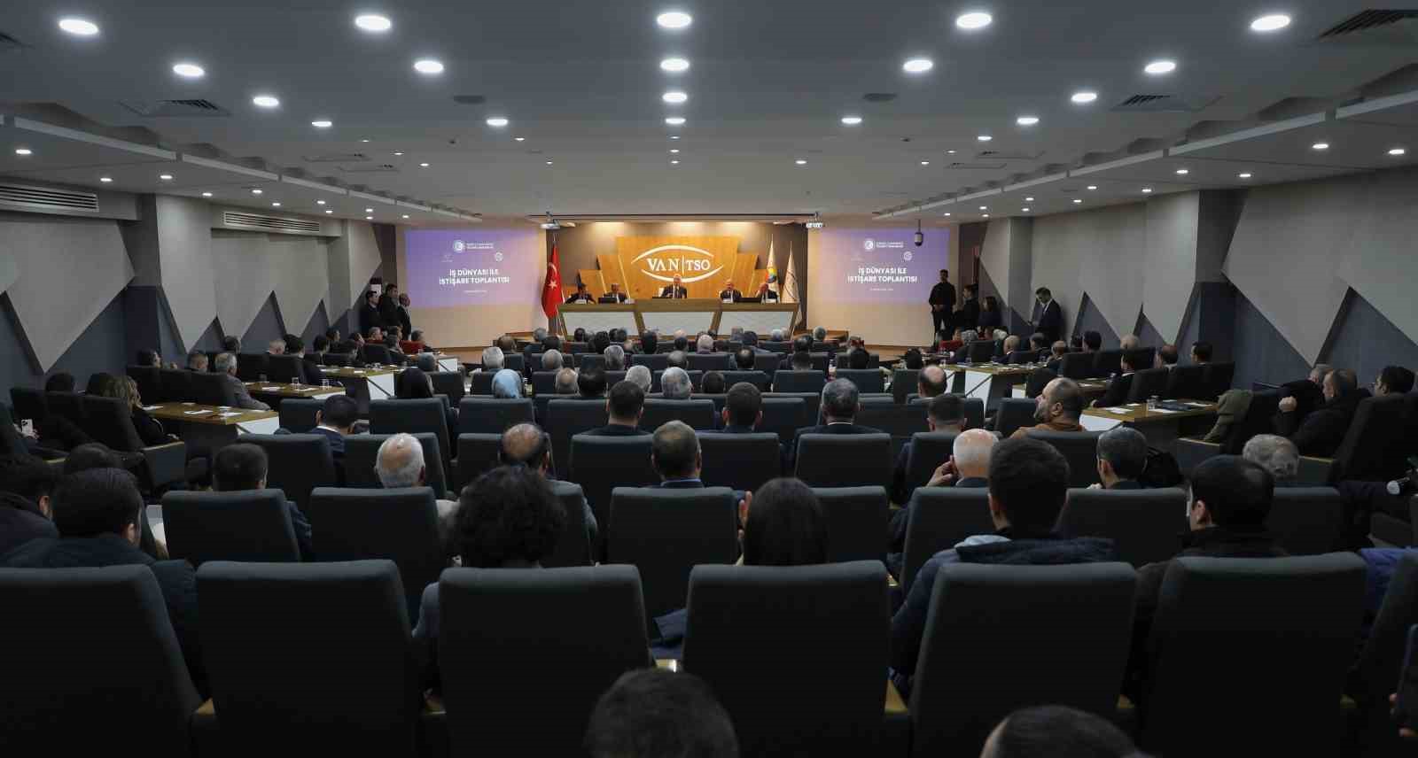 Bakan Bolat, Van TSO’da müjdeyi verdi
