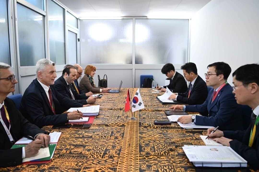 Bakan Bolat, Yaounde’de Güney Koreli Bakan Han-Koo ile görüştü
