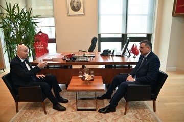 Bakan Çiftçi, 15 Temmuz Gazisi Turgut Aslan’ı ziyaret etti
Bakan Çiftçi, 15 Temmuz Gazisi Turgut Aslan’ı ziyaret etti