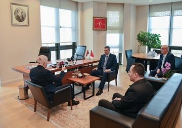 Bakan Çiftçi, 15 Temmuz Gazisi Turgut Aslan’ı ziyaret etti
Bakan Çiftçi, 15 Temmuz Gazisi Turgut Aslan’ı ziyaret etti